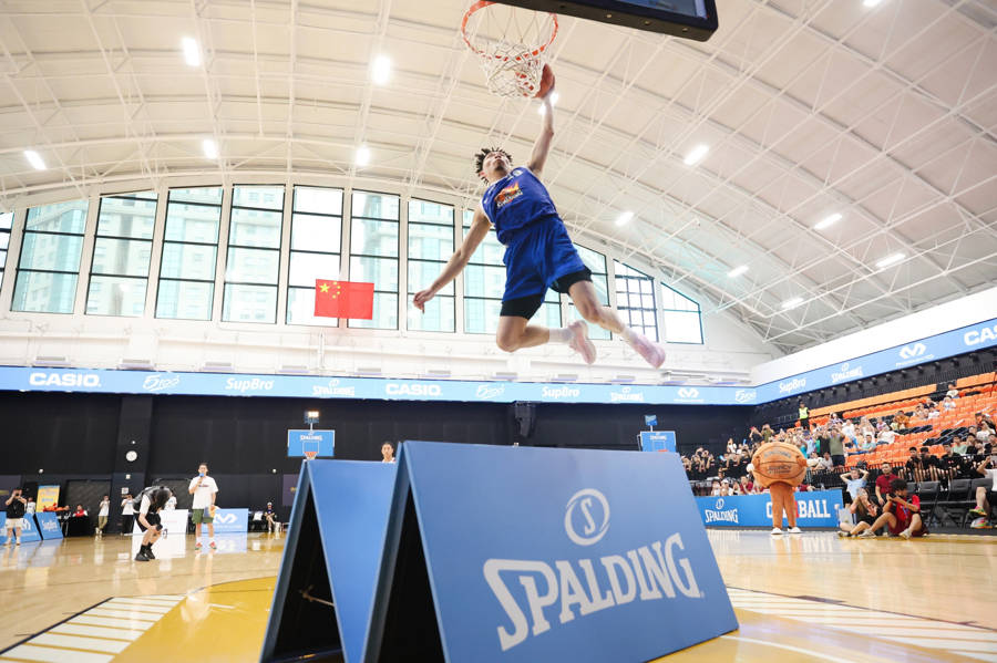 为何一场少年篮球赛能吸引巴特尔的关注?上海队问鼎斯伯丁青少年篮球总决赛