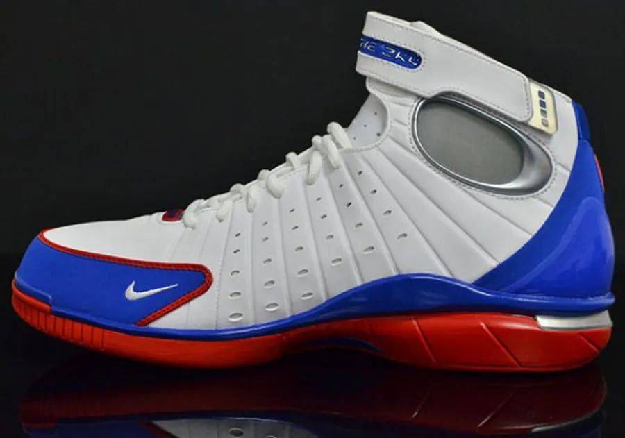 科比「Huarache 2K4」明年回归！是超人气配色！
