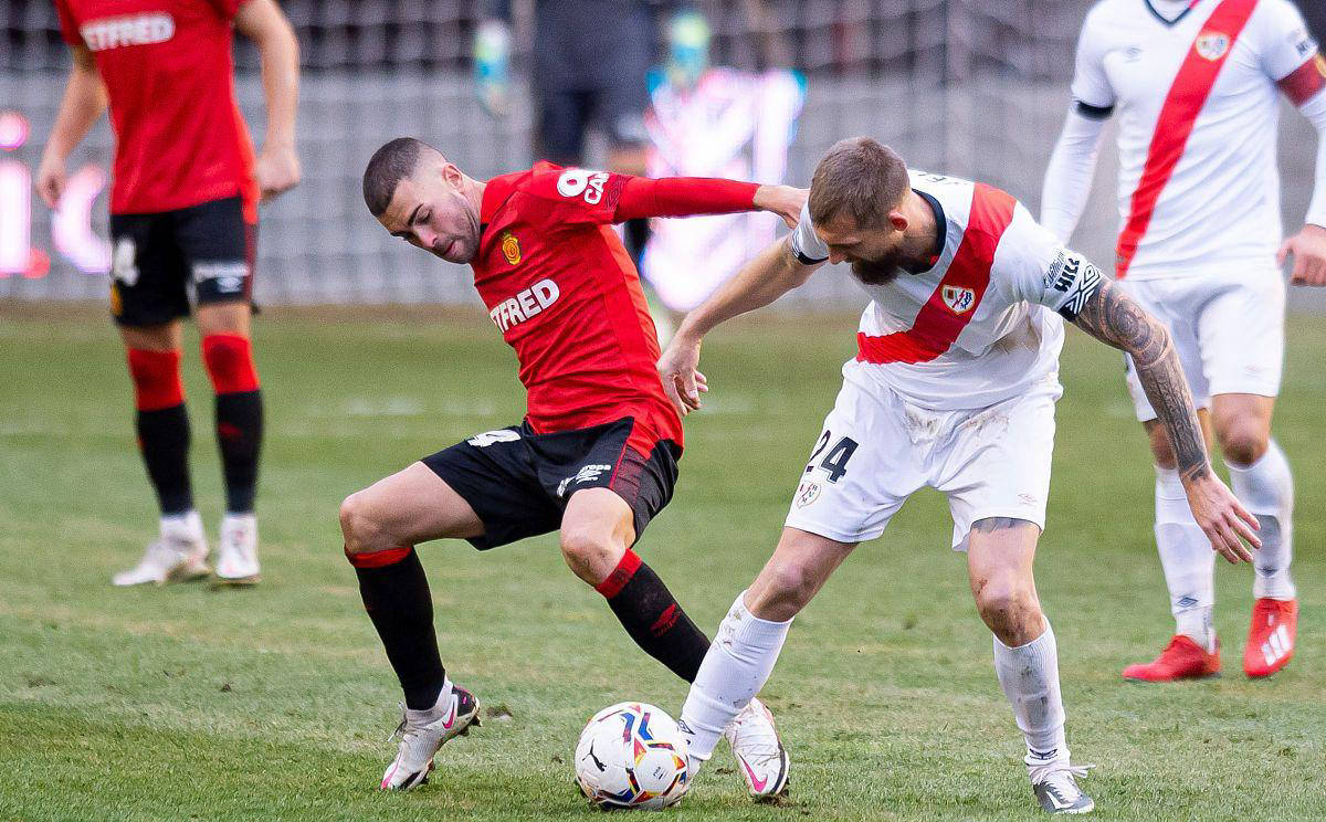 热那亚对阵AC米兰：客场至少两球优势，热那亚形势堪忧