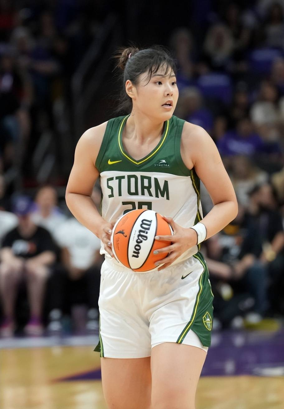 女版李月汝！余嘉豪弃CBA高薪投奔西甲 韩旭李梦真该学学他们