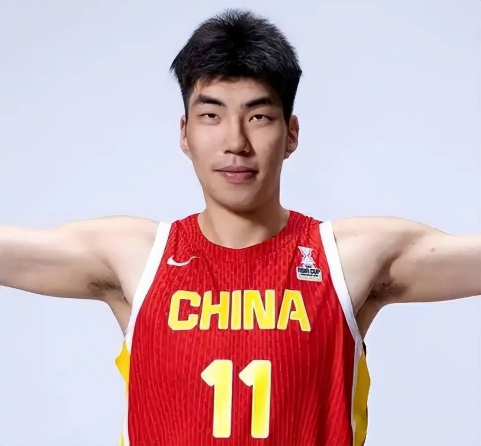 暂时离开CBA！余嘉豪留洋月薪约16710元，远低于在国内600万年薪