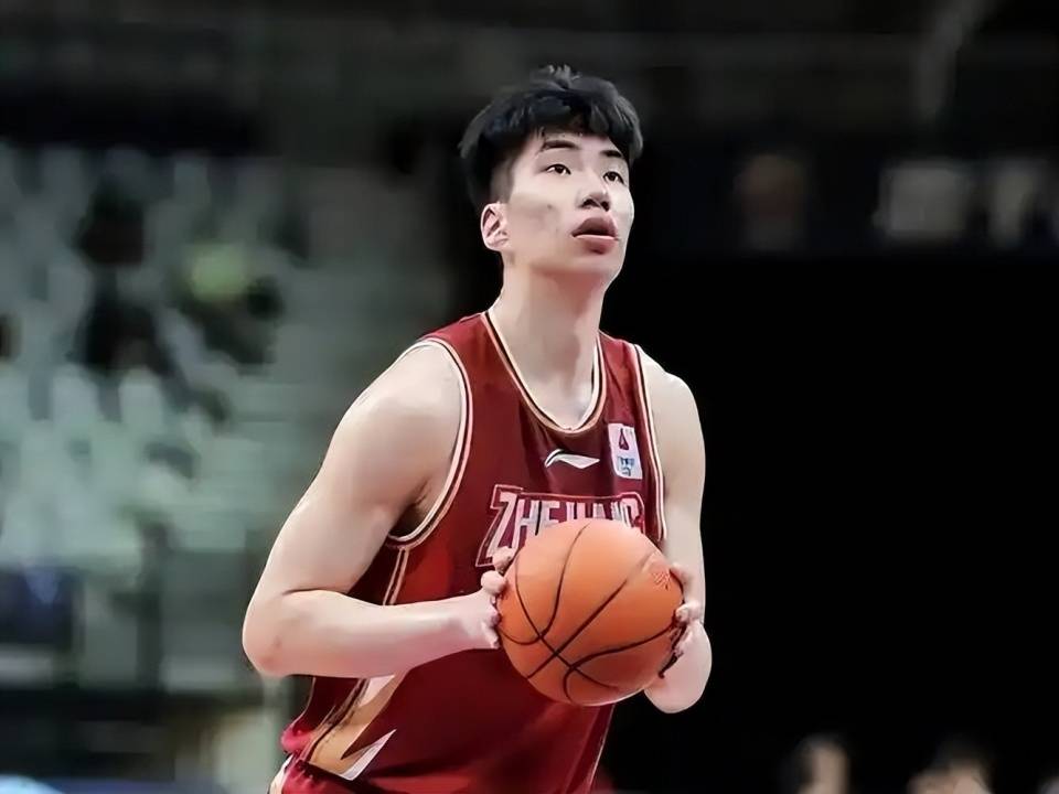 暂时离开CBA！余嘉豪留洋月薪约16710元，远低于在国内600万年薪