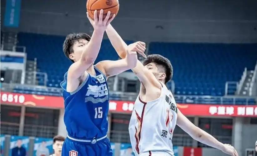 暂时离开CBA！余嘉豪留洋月薪约16710元，远低于在国内600万年薪