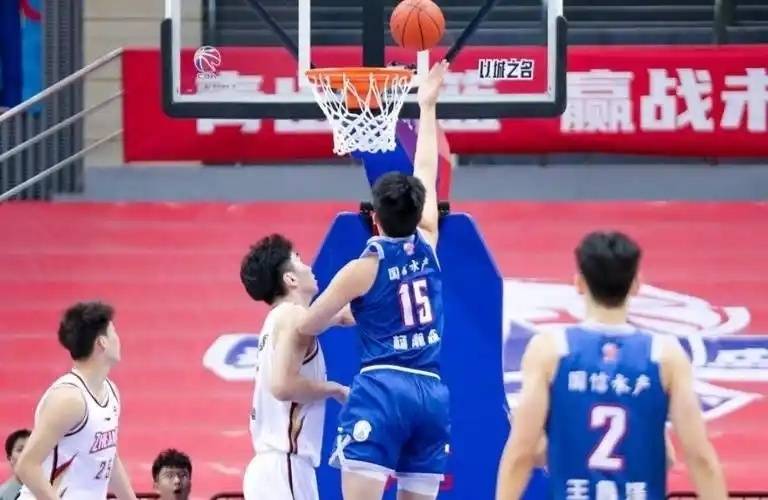 暂时离开CBA！余嘉豪留洋月薪约16710元，远低于在国内600万年薪