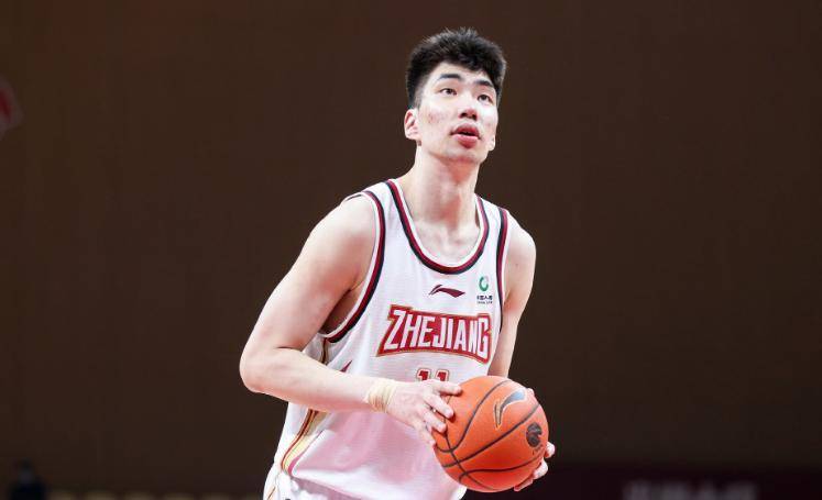 牺牲大！余嘉豪留洋月薪仅2000欧元 若留CBA可拿600万年薪