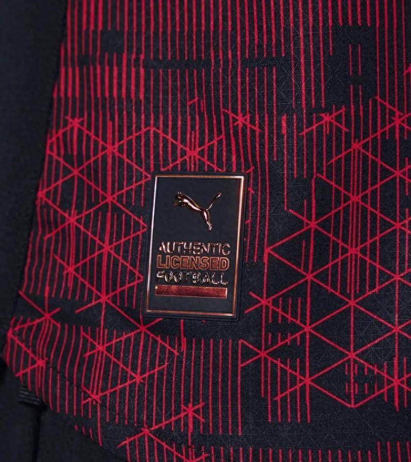 突破传统！RB莱比锡第三客场球衣亮相，成街头时尚新宠！