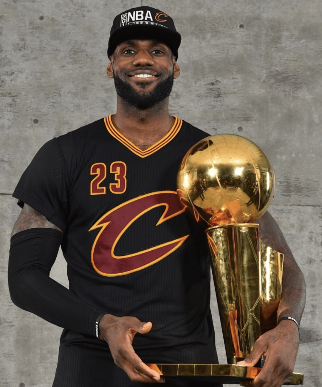 抓起来了！詹姆斯球衣被盗！370万美金！亏大了...