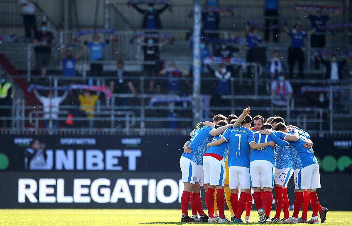 九游体育app升班马比勒菲尔德迎战降班马荷尔斯泰因基尔，实力碾压对手！