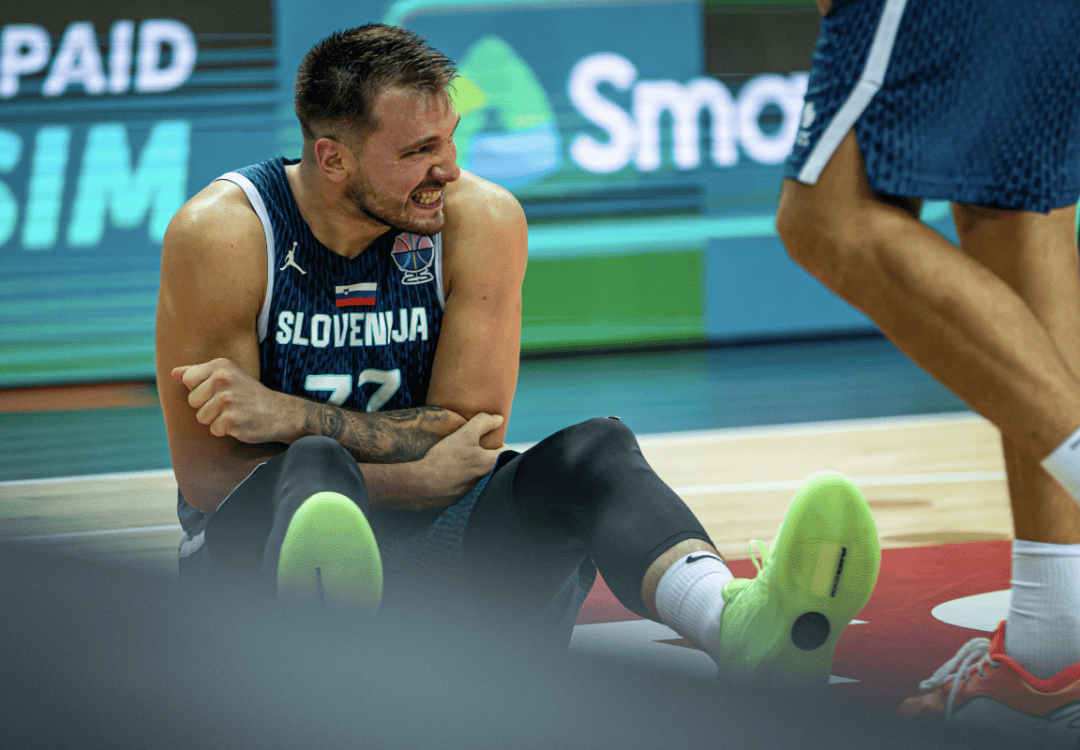 再见了！林疯狂宣布退役，詹姆斯中国行送票，还会有绝杀吗...