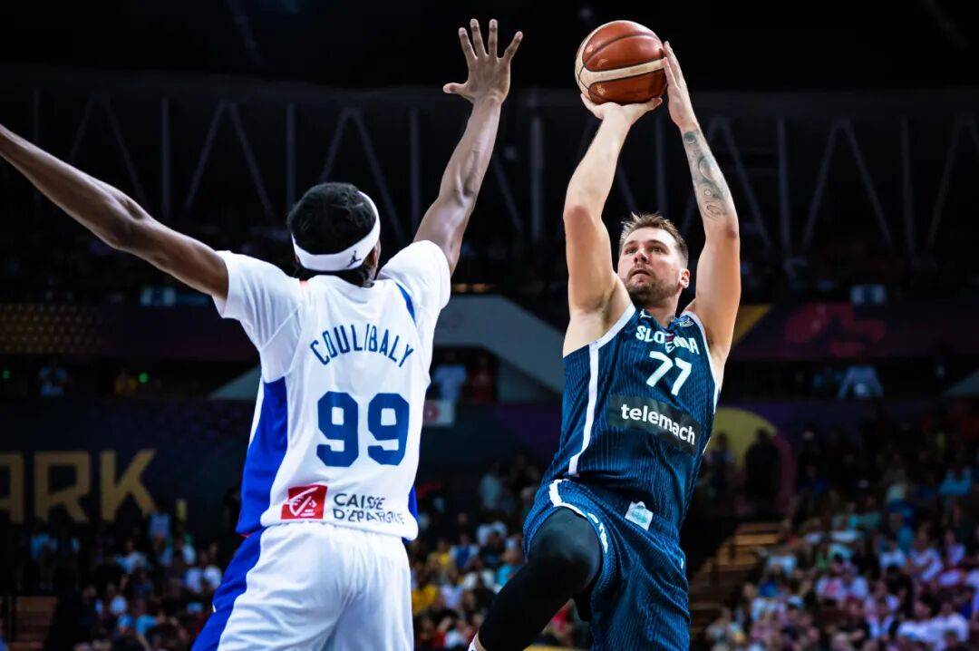 再见了！林疯狂宣布退役，詹姆斯中国行送票，还会有绝杀吗...