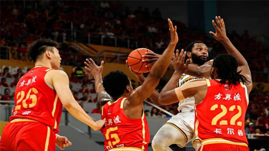 关系破裂！“CBA三双王”在线讨薪，杨鸣爱将确定重返CBA